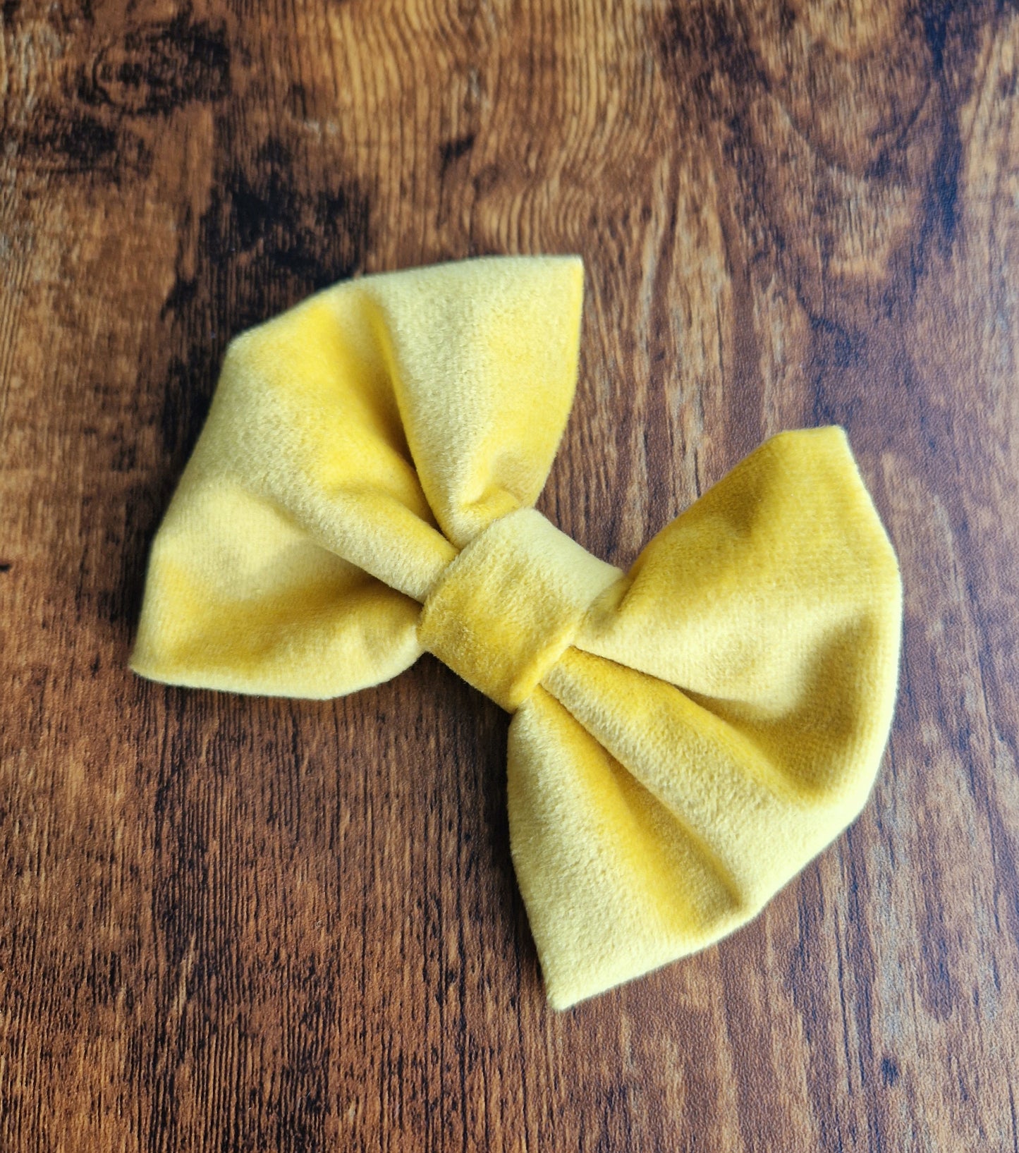 Velvet Honeydew Bow