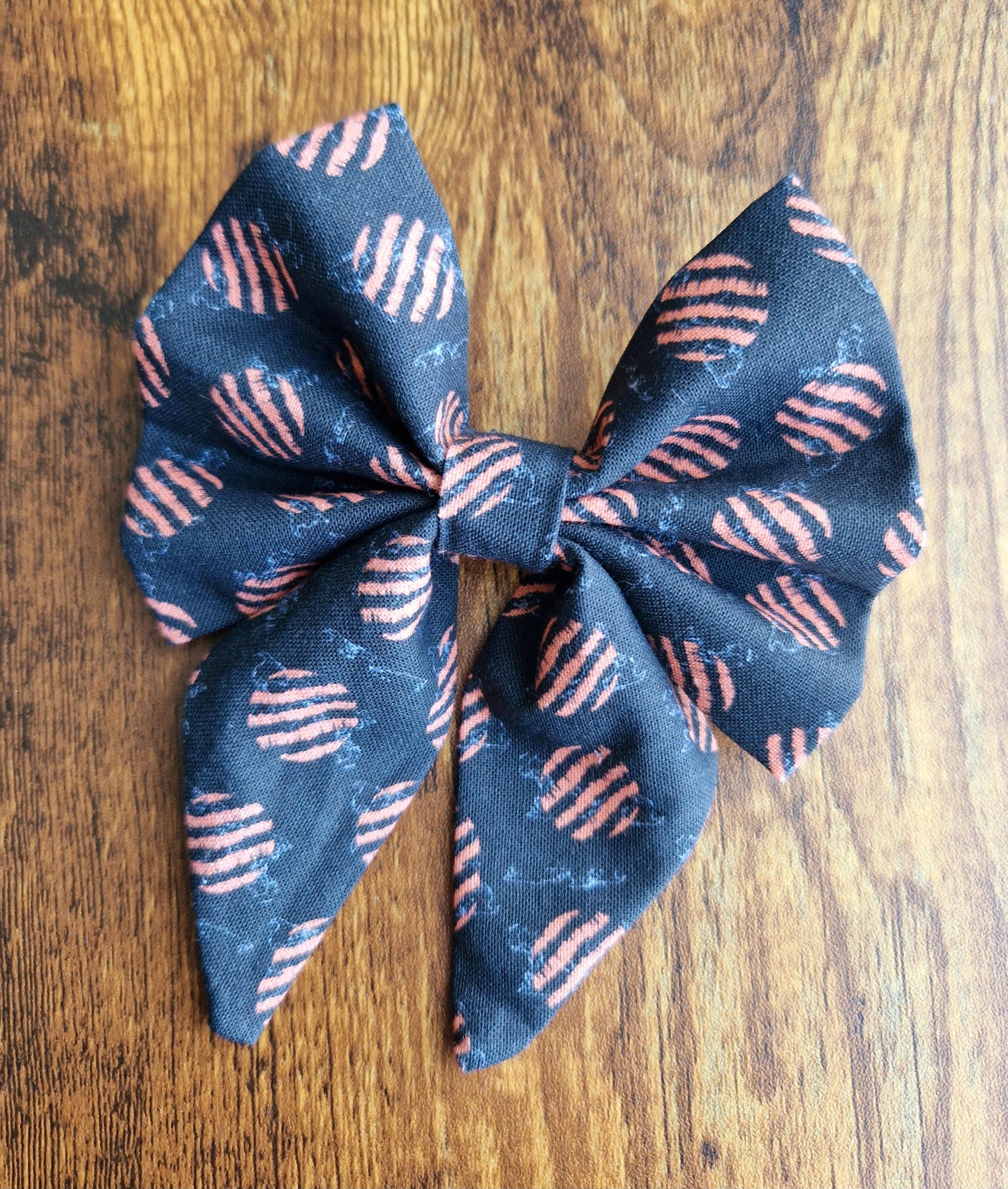Globetrotter Sailor Bow